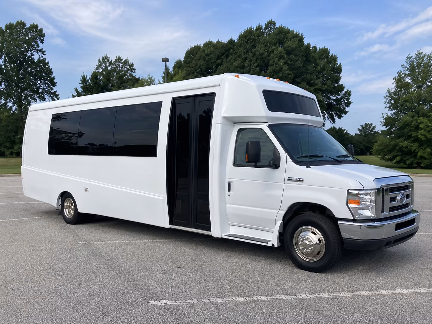 paramount 18 passenger party bus